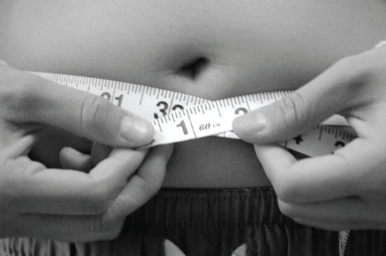 Belly-and-tape-measure-photo-1024x669